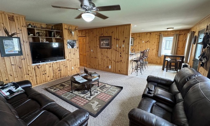 Waubay House | 40 Creek Lodge North - Prime Hunting and Fishing Cabin at Waubay Lake