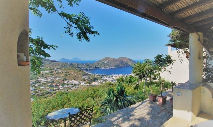 Lipari Historic Centre Apartment | 40 m² Apartment ∙ 1 bedroom ∙ 4 guests