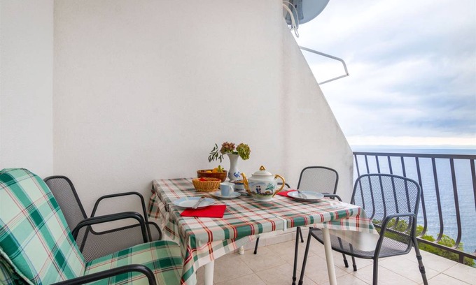Bratus Apartment | 40 m² Apartment ∙ 1 bedroom ∙ 4 guests