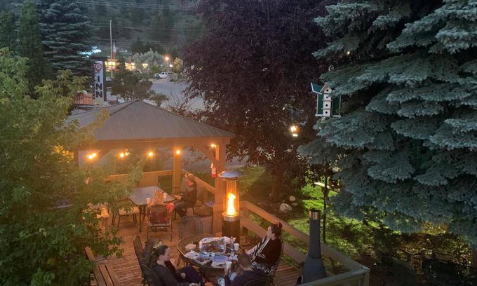 East Kootenay Hotel | 40 m² Hotel ∙ 2 bedrooms ∙ 4 guests