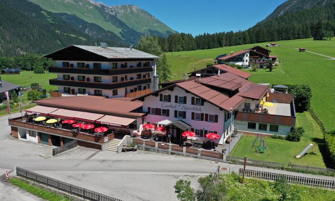 Bach Hotel | 40 m² Hotel ∙ 1 bedroom ∙ 2 guests