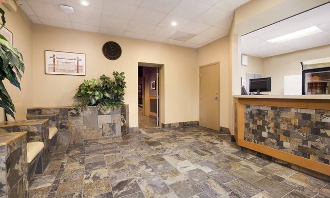 Lloydminster Hotel | 40 m² Hotel ∙ 10 guests