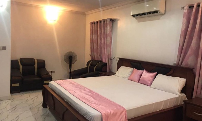 Ojodu House | 40 m² House ∙ 4 bedrooms ∙ 8 guests