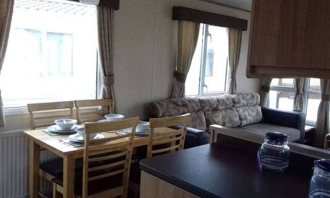 Flamborough Cabin | 40 m² Lodge ∙ 2 bedrooms ∙ 6 guests