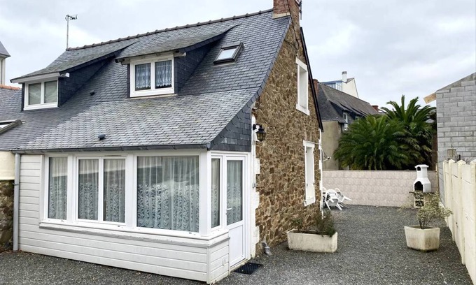Perros-Guirec Villa | 40 m² Villa ∙ 2 bedrooms ∙ 3 guests