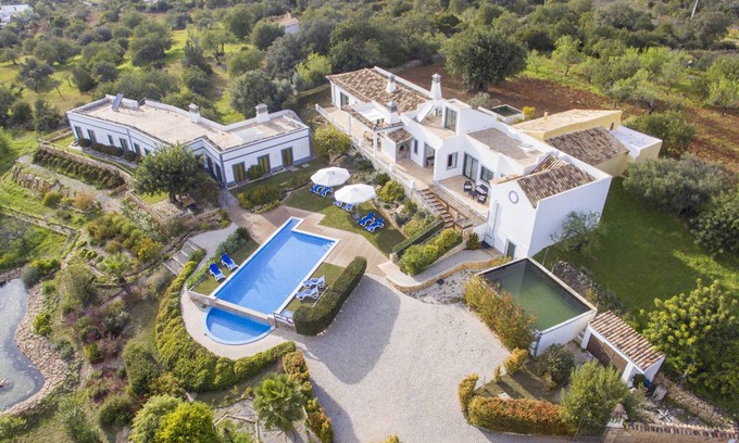 Ariolos Cottage | 400 m² Cabin ∙ 6 bedrooms ∙ 12 guests
