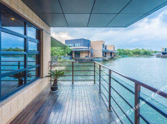 Shanghai Hotel | 400 m² Hotel ∙ 3 bedrooms ∙ 10 guests