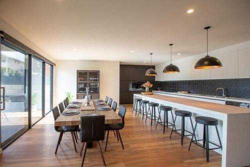 Waterhouse House | 400 m² House ∙ 4 bedrooms ∙ 8 guests