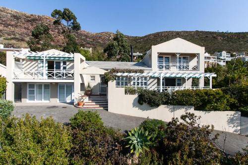 Simon's Town House | 400 m² House ∙ 4 bedrooms ∙ 8 guests