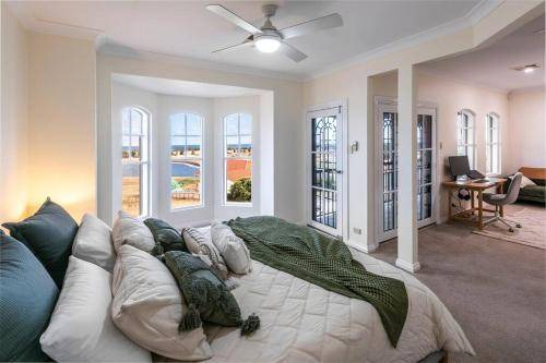 Normanville House | 400 m² House ∙ 5 bedrooms ∙ 12 guests