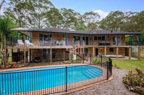 North Nowra House | 400 m² House ∙ 5 bedrooms ∙ 12 guests