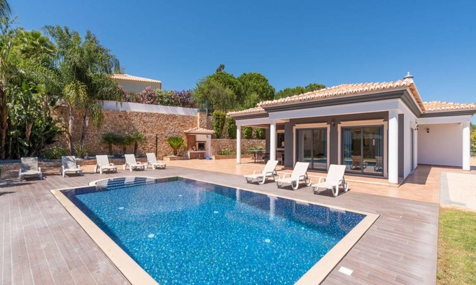 Albufeira Villa | 400 m² Villa ∙ 4 bedrooms ∙ 8 guests