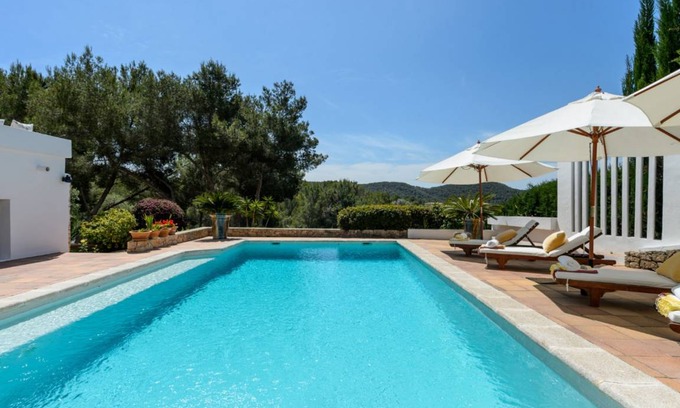 Can Furnet Villa | 400 m² Villa ∙ 5 bedrooms ∙ 12 guests