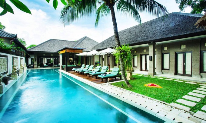 Central Seminyak Villa | 400 m² Villa ∙ 5 bedrooms ∙ 14 guests