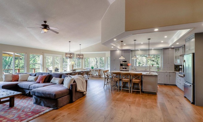 Groveland House | 4000 sq ft Lakeside Escape Near Yosemite With Private Dock and Lake Access