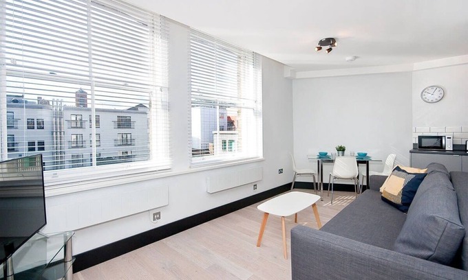 Clerkenwell Apartment | 402H Warehouse Conversion 1 bed plus sofa bed