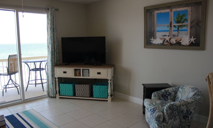 Miramar Beach Condo | 406 Celadon 1 Bedroom with KING BED and 2 Baths + bunks & FREE BEACH SERVICE!