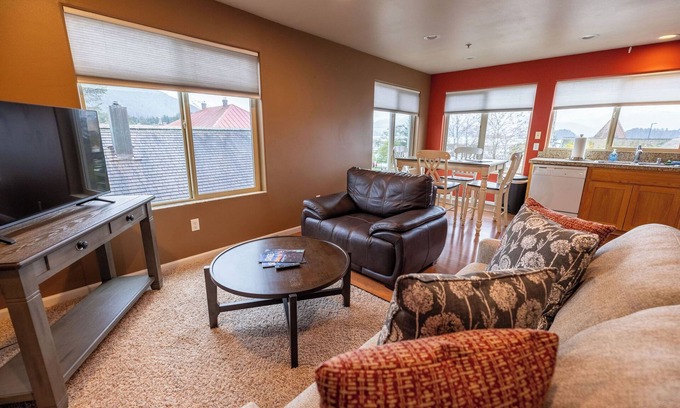 Sitka Apartment | 406 Etolin Way - 2 Bedroom, 1 Bathroom, Located Downtown