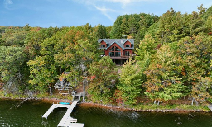 Cable House | 409 m² House ∙ 5 bedrooms ∙ 14 guests