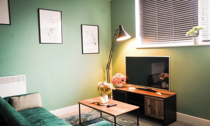 Swindon Apartment | 40percent off monthly/2 bedroom apt/city centre