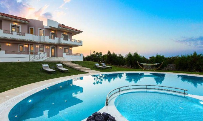 Stavromenos Villa | 410 m² Villa ∙ 6 bedrooms ∙ 15 guests