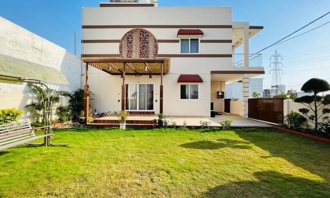 Ujjain House | 418 m² Bungalow ∙ 4 bedrooms ∙ 12 guests