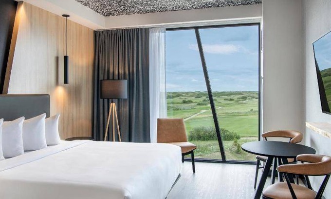 West Central Saskatchewan Hotel | 42 m² Hotel ∙ 10 guests