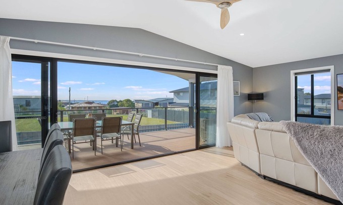 Bermagui House | 42 Songlark Street Luxury newly built home