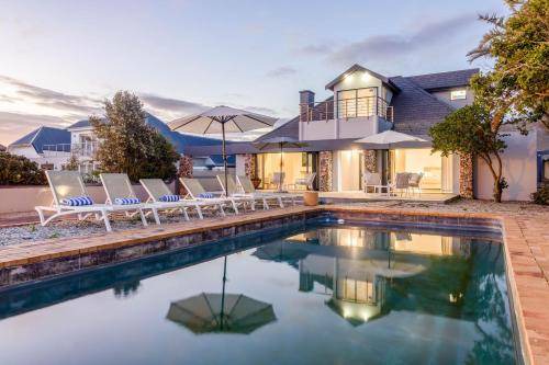 Westcliff House | 420 m² House ∙ 6 bedrooms ∙ 12 guests