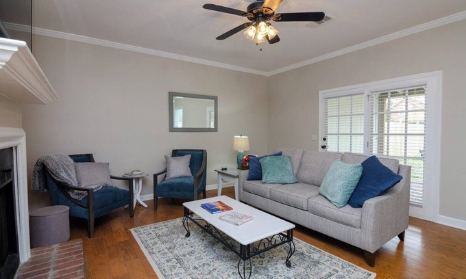Franklin House | 421 B · Tons of space for 6, Fenced yard & fire pit