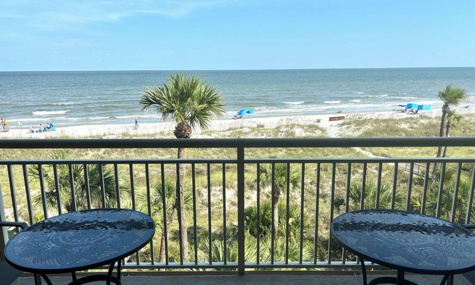 Palmetto Dunes Condo | 421 Captains Walk Ocean Front 4th Floor Villa