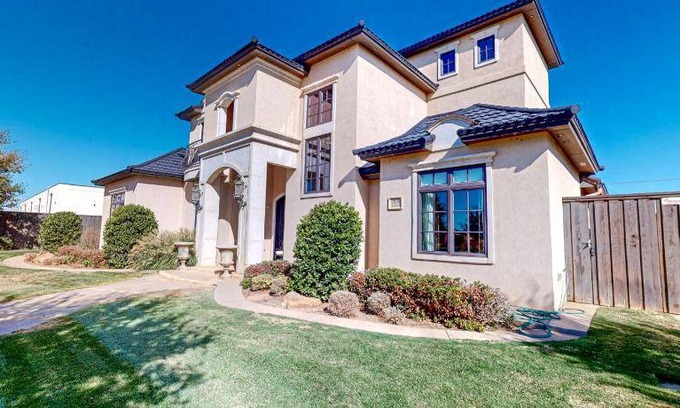 Lubbock House | 426 m² House ∙ 4 bedrooms ∙ 8 guests