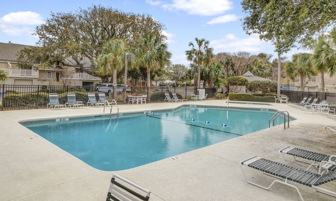 Isle of Palms House | 43 Fairway Dunes by AvantStay | Coastal Charm + Golf!