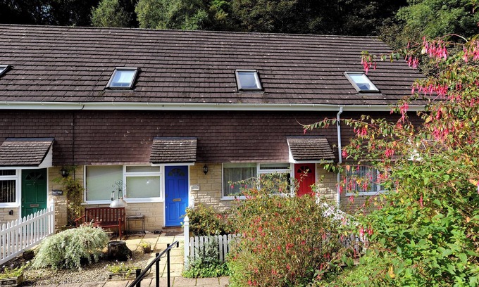 Charmouth House | 44 FERNHILL HEIGHTS, pet friendly, with a garden in Charmouth