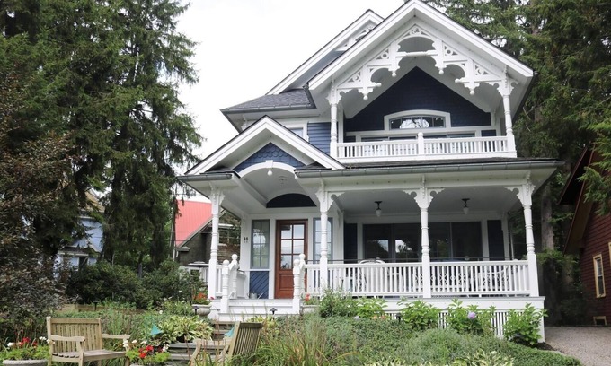 Chautauqua House | 44 Forest Lane 4 Bedroom Home by Redawning
