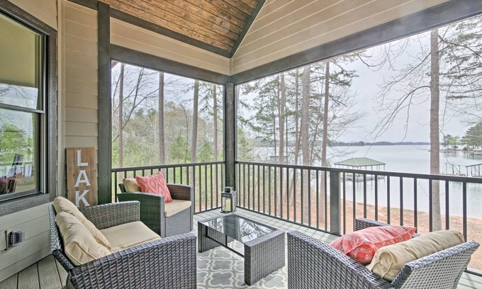 Seneca House | 445 m² House ∙ 5 bedrooms ∙ 14 guests