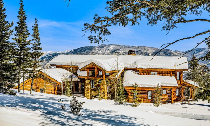 Gallatin Gateway Cabin | 448 m² Cabin ∙ 4 bedrooms ∙ 8 guests