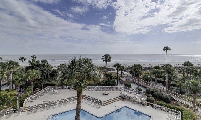 Palmetto Dunes Villa | 449 CAPTAINS WALK -OCEANFRONT Condo with DIRECT POOL and OCEAN VIEWS!