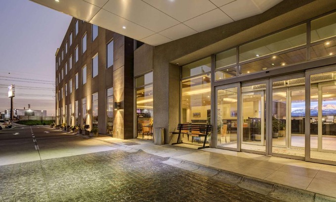 Pudahuel Hotel | 45 m² Hotel ∙ 127 guests