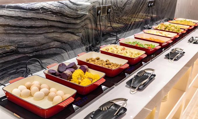 East Huanshi Road Hotel | 45 m² Hotel ∙ 3 guests
