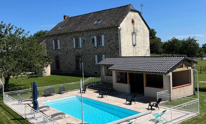 Moulares House | 450 m² Gîte ∙ 5 bedrooms ∙ 14 guests