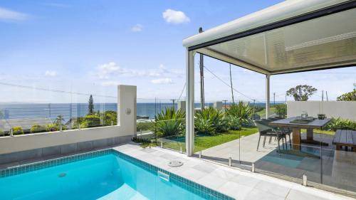 Woolgoolga House | 450 m² House ∙ 5 bedrooms ∙ 10 guests