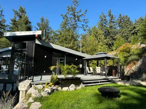 Bowen Island Villa | 450 m² Villa ∙ 3 bedrooms ∙ 6 guests