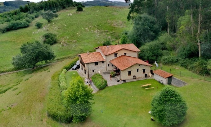 Ribamontan al Monte Villa | 450 m² Villa ∙ 6 bedrooms ∙ 12 guests