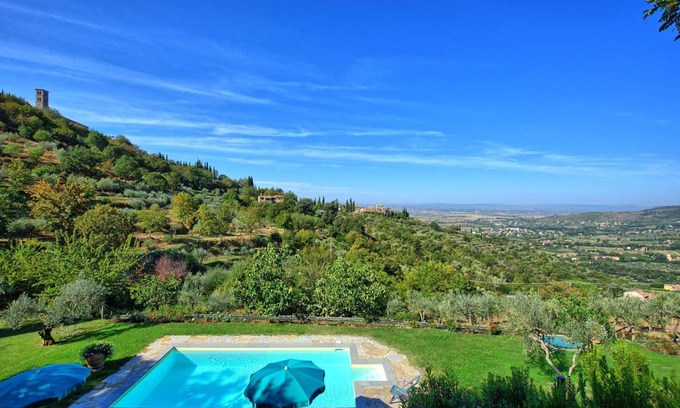 Cortona Villa | 450 m² Villa ∙ 6 bedrooms ∙ 12 guests