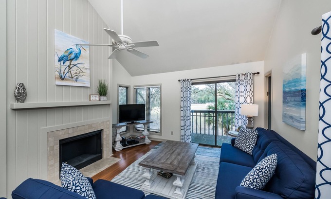 Kiawah Island Condo | 4550 Parkside: 2BR Beauty, Screened Porch & Deck, Credit for Bikes/Beach Gear