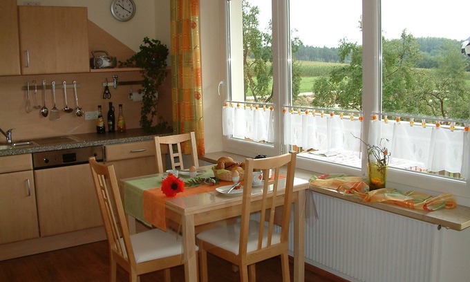 Absberg Apartment | 45qm große Ferienwohnung mit Balkon & Panoramablick