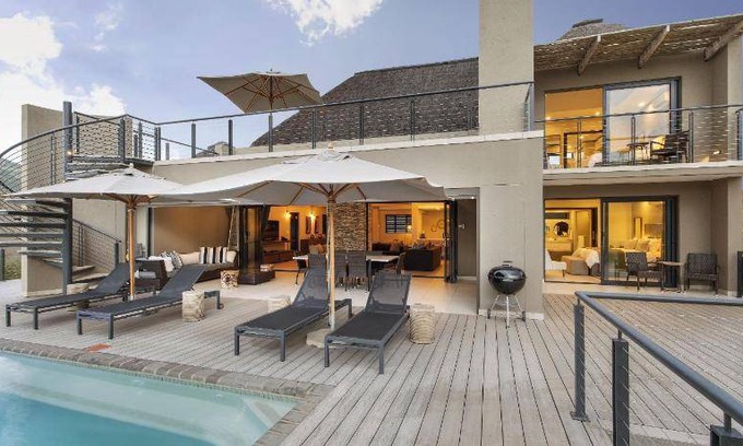 Ledig Hotel | 460 m² Hotel ∙ 4 bedrooms ∙ 10 guests