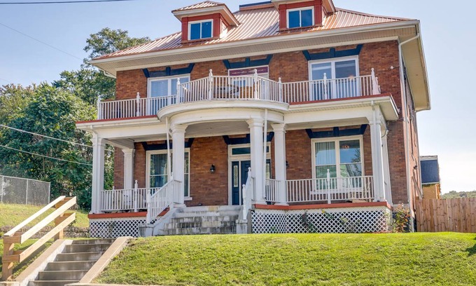 Connellsville House | 464 m² House ∙ 6 bedrooms ∙ 14 guests