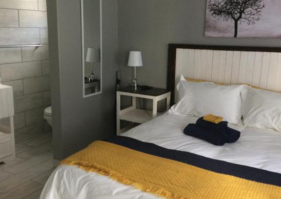 Villieria Bed & Breakfast | 464 On 22nd Ave Guesthouse
